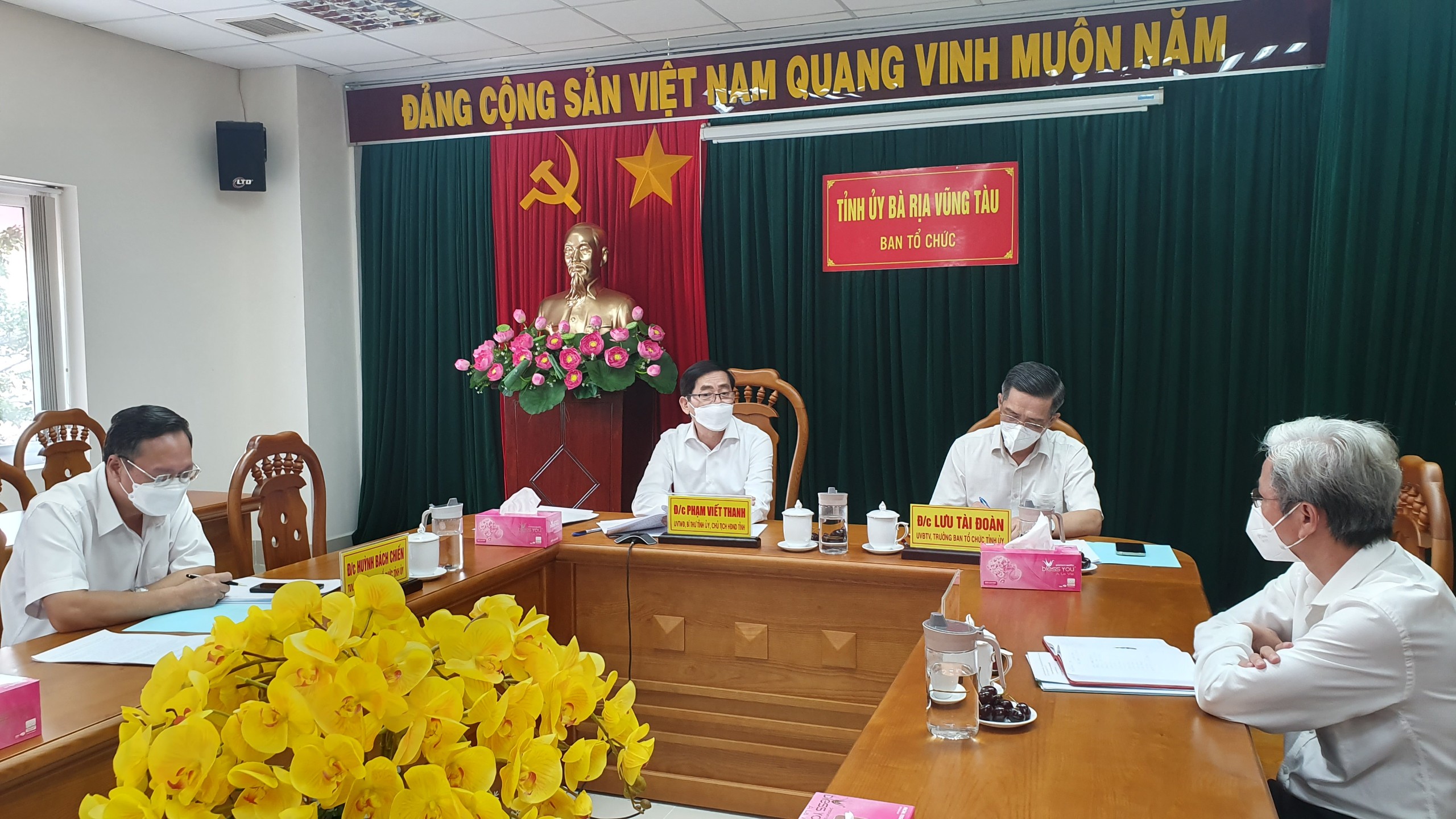 Ông Phạm Viết Thanh, Ủy viên Trung ương Đảng, Bí thư Tỉnh ủy, Chủ tịch HĐND tỉnh tham dự hội nghị.