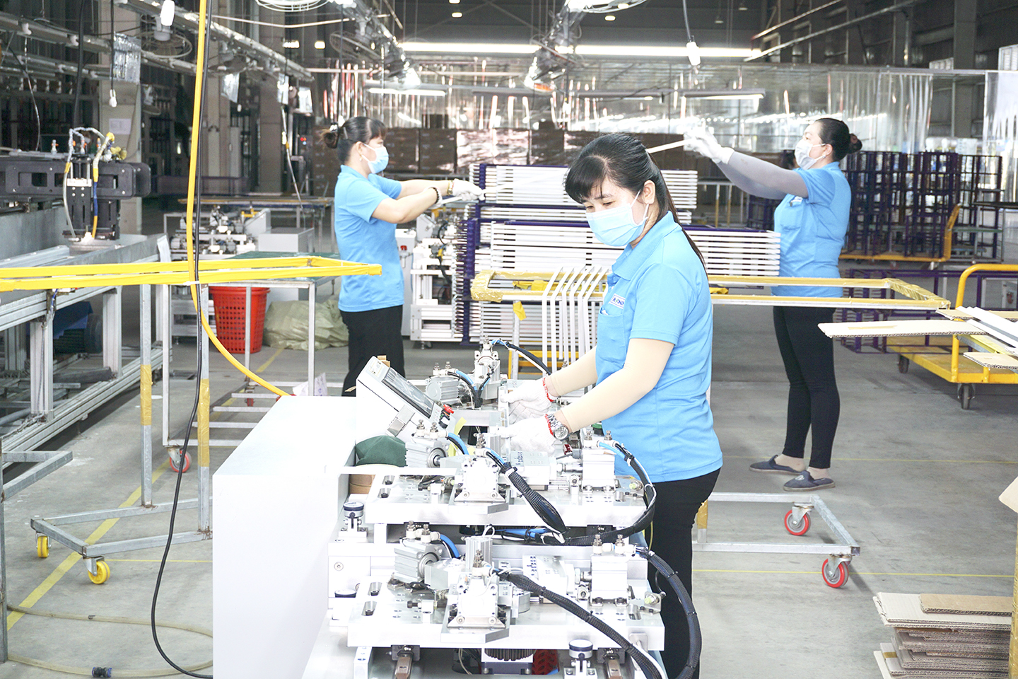 Sản xuất khung tivi cho Tập đoàn Samsung tại Công ty TNHH Pavonine Vina (KCN B1 Tiến Hùng, TX. Phú Mỹ)