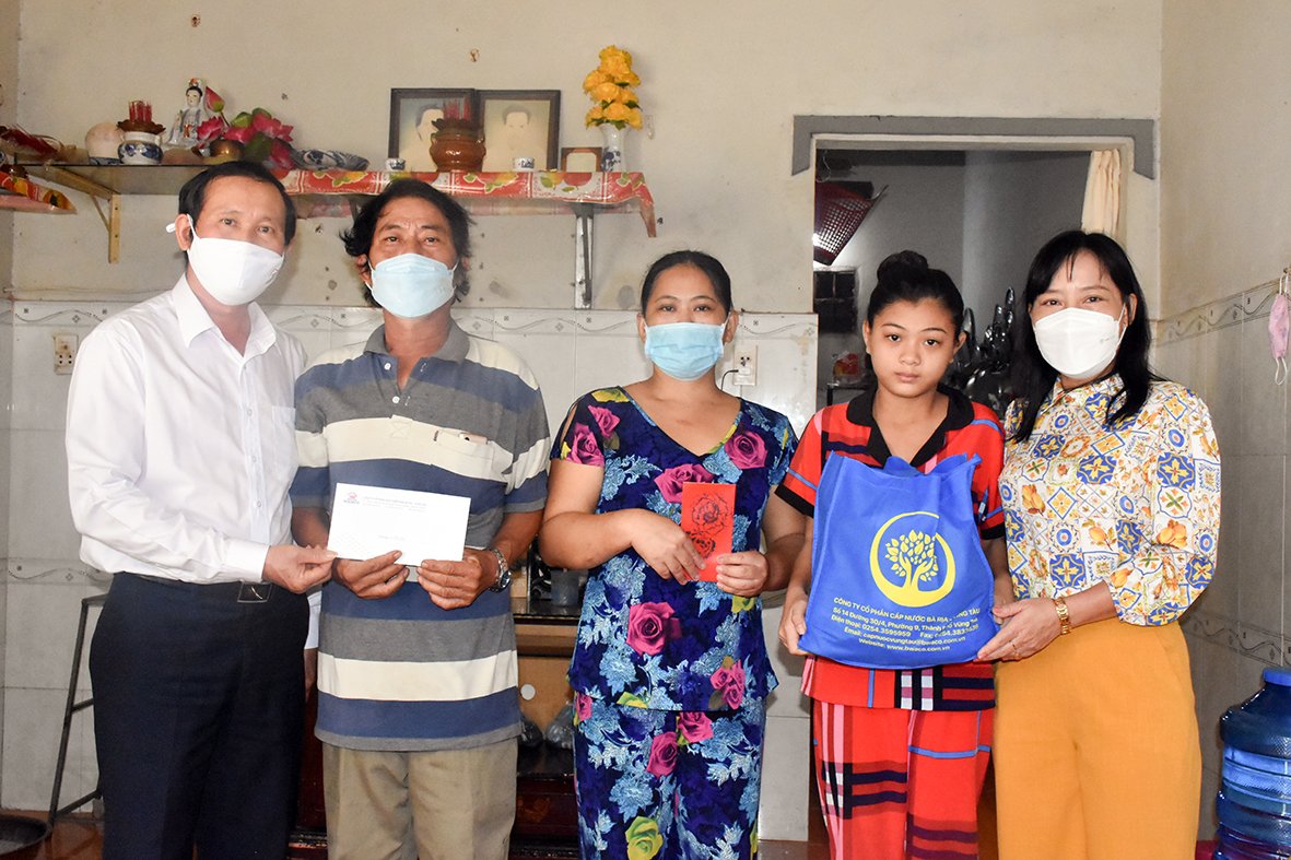 Mang Xuân yêu thương đến với các hoàn cảnh khó khăn
