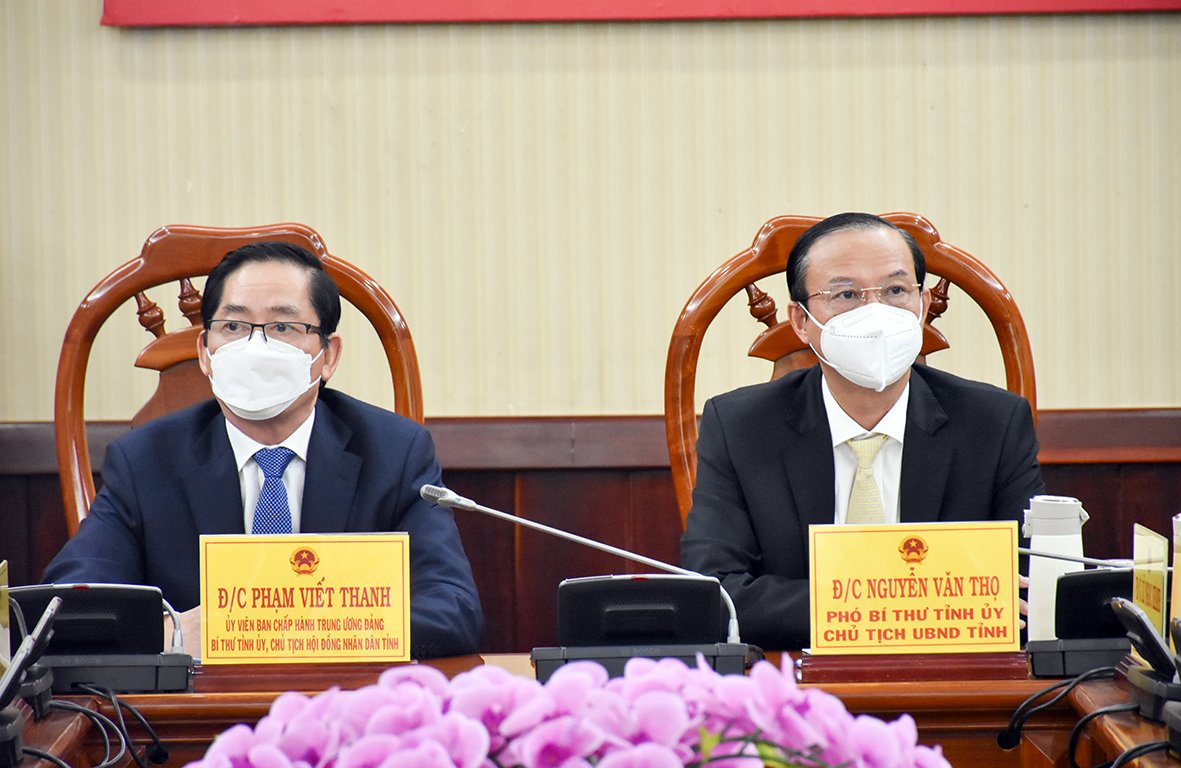 Ông Phạm Viết Thanh, Ủy viên Trung ương Đảng, Bí thư Tỉnh ủy, Chủ tịch HĐND tỉnh; ông Nguyễn Văn Thọ, Phó Bí thư Tỉnh ủy, Chủ tịch UBND tỉnh tham dự tại điểm cầu tỉnh BR-VT.