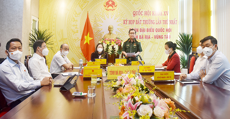 Đại biểu Nguyễn Tâm Hùng phát biểu thảo luận tại điểm cầu tỉnh Bà Riạ - Vũng Tàu.