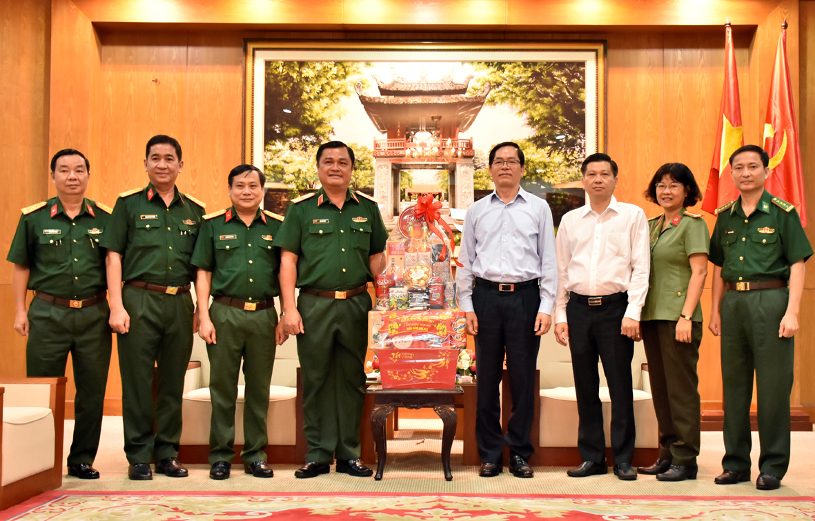 Đoàn công tác của Đảng ủy, Bộ Tư lệnh Quân khu 7 thăm, chúc Tết Tỉnh ủy, UBND tỉnh, Công an tỉnh và Bộ Chỉ huy BĐBP tỉnh.