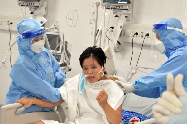Bệnh nhân N.T.T. (SN 2003) đã được cứu sống nhờ sự hỗ trợ của đội ngũ y, bác sĩ BV Phụ sản Trung ương, BV Việt Đức và BV Vũng Tàu.