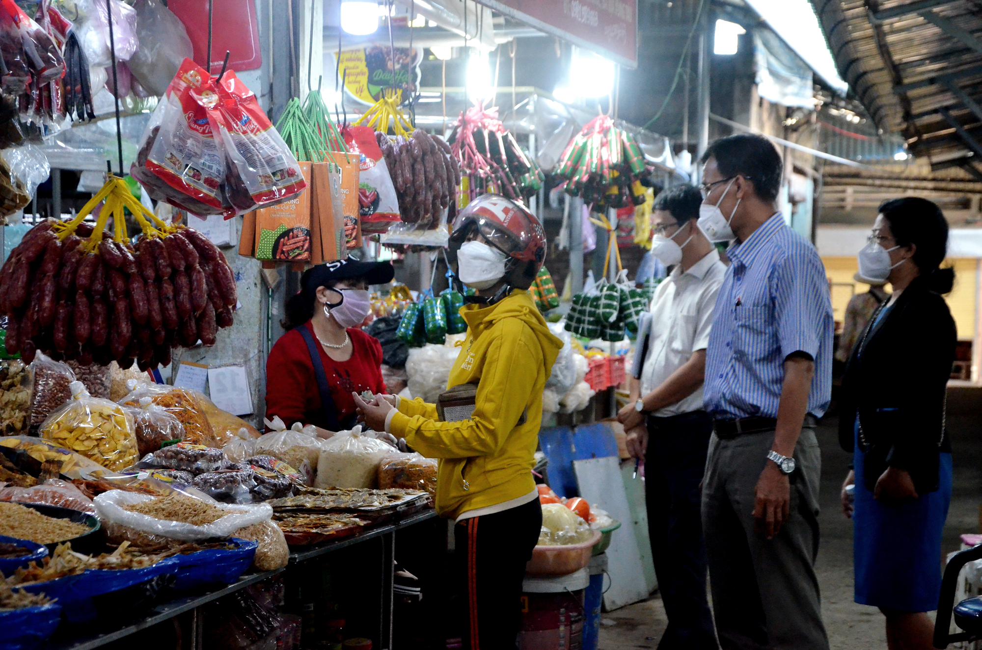 Sở Công thương kiểm tra nguồn cung hàng hóa tại chợ Bà Tô (huyện Xuyên Mộc).