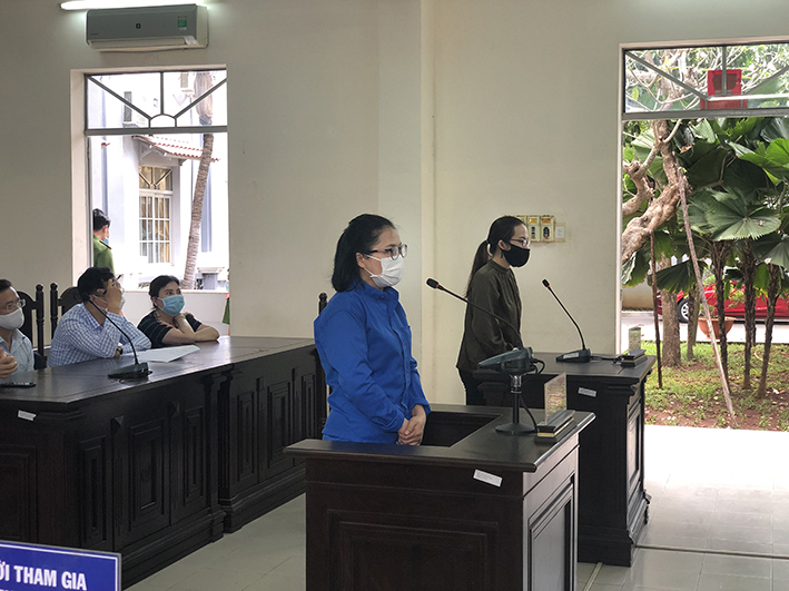 Bị cáo Phan Thị Huyền tại phiên tòa xét xử sơ thẩm vụ lừa đảo chiếm đoạt tài sản.