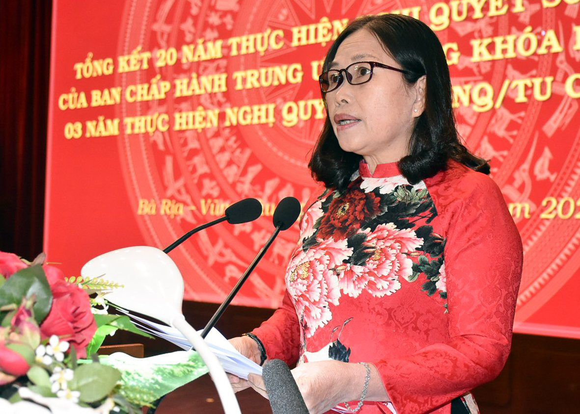 Bà Nguyễn Thị Yến, Phó Bí thư Thường trực Tỉnh ủy, Trưởng Đoàn ĐBQH tỉnh chủ trì Hội nghị.