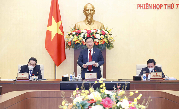 Chủ tịch Quốc hội Vương Đình Huệ phát biểu khai mạc phiên họp. Ảnh: DOÃN TẤN