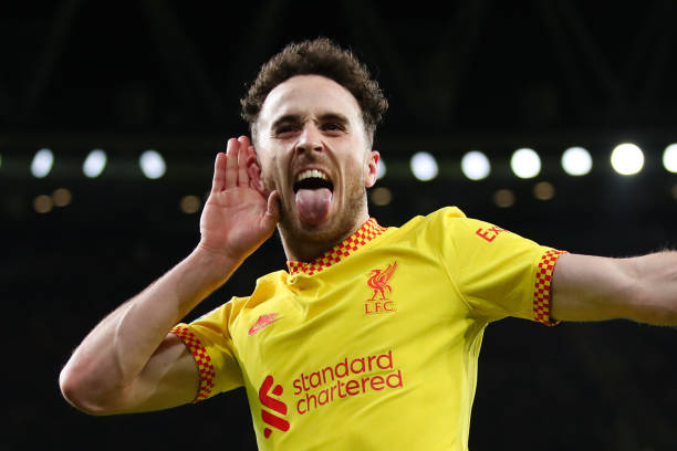 Jota lập cú đúp vào lưới Arsenal.