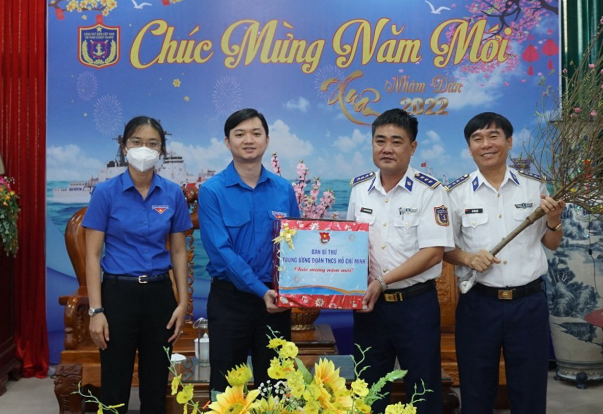 Đại diện BCH Trung ương Đoàn, Tỉnh Đoàn BR-VT thăm, tặng quà Vùng Cảnh sát biển 3.