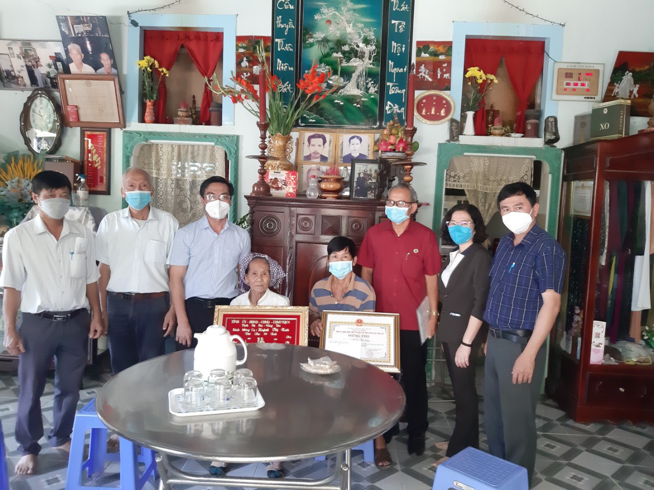 Lãnh đạo TX. Phú Mỹ đến thăm, tặng quà và chúc Tết cụ Huỳnh Thị Nuôi (90 tuổi, khu phố Phú Thạnh, phường Mỹ Xuân, TX. Phú Mỹ).