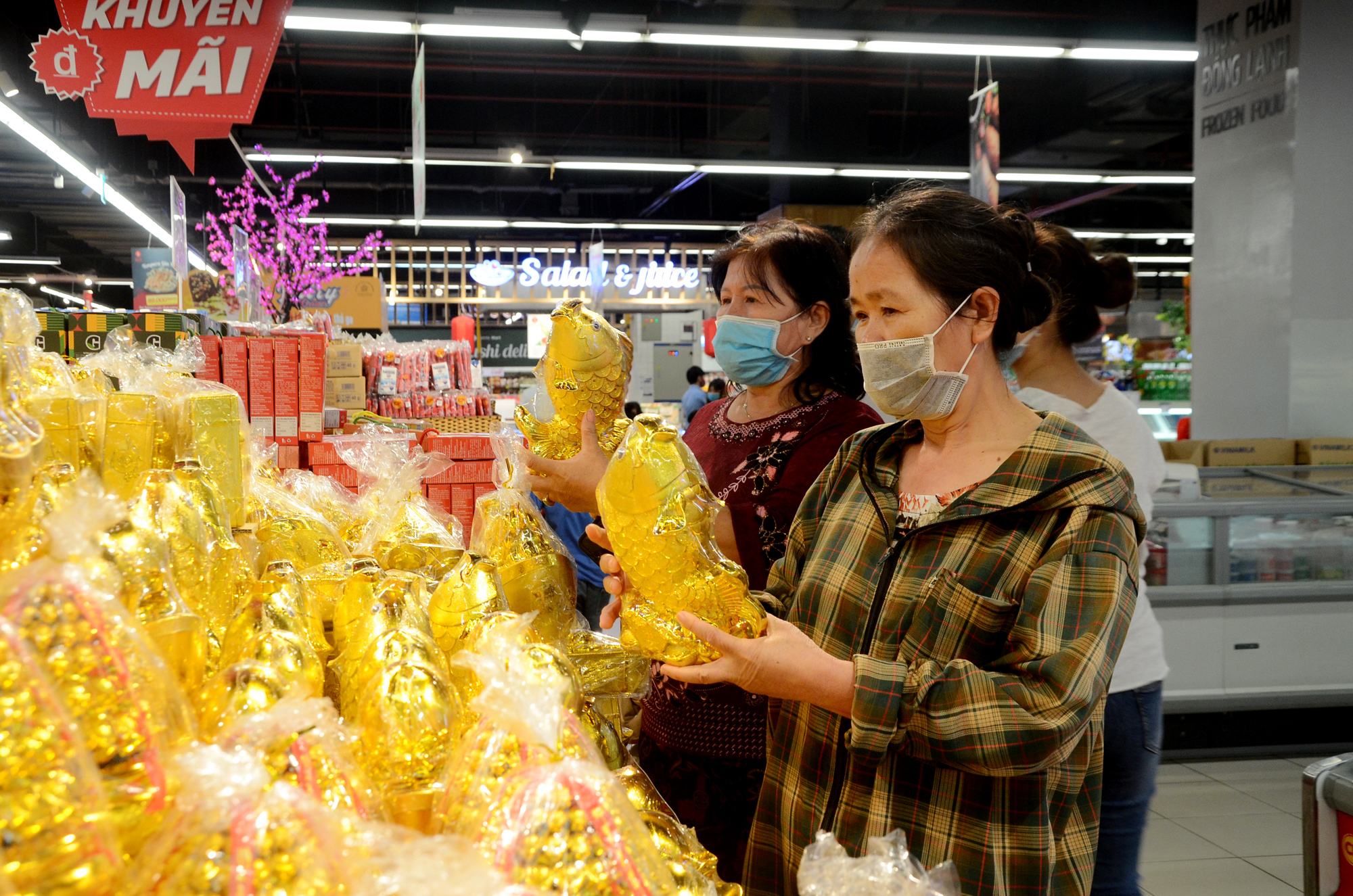 Khách hàng mua sắm tại Lotte Mart Vũng Tàu.