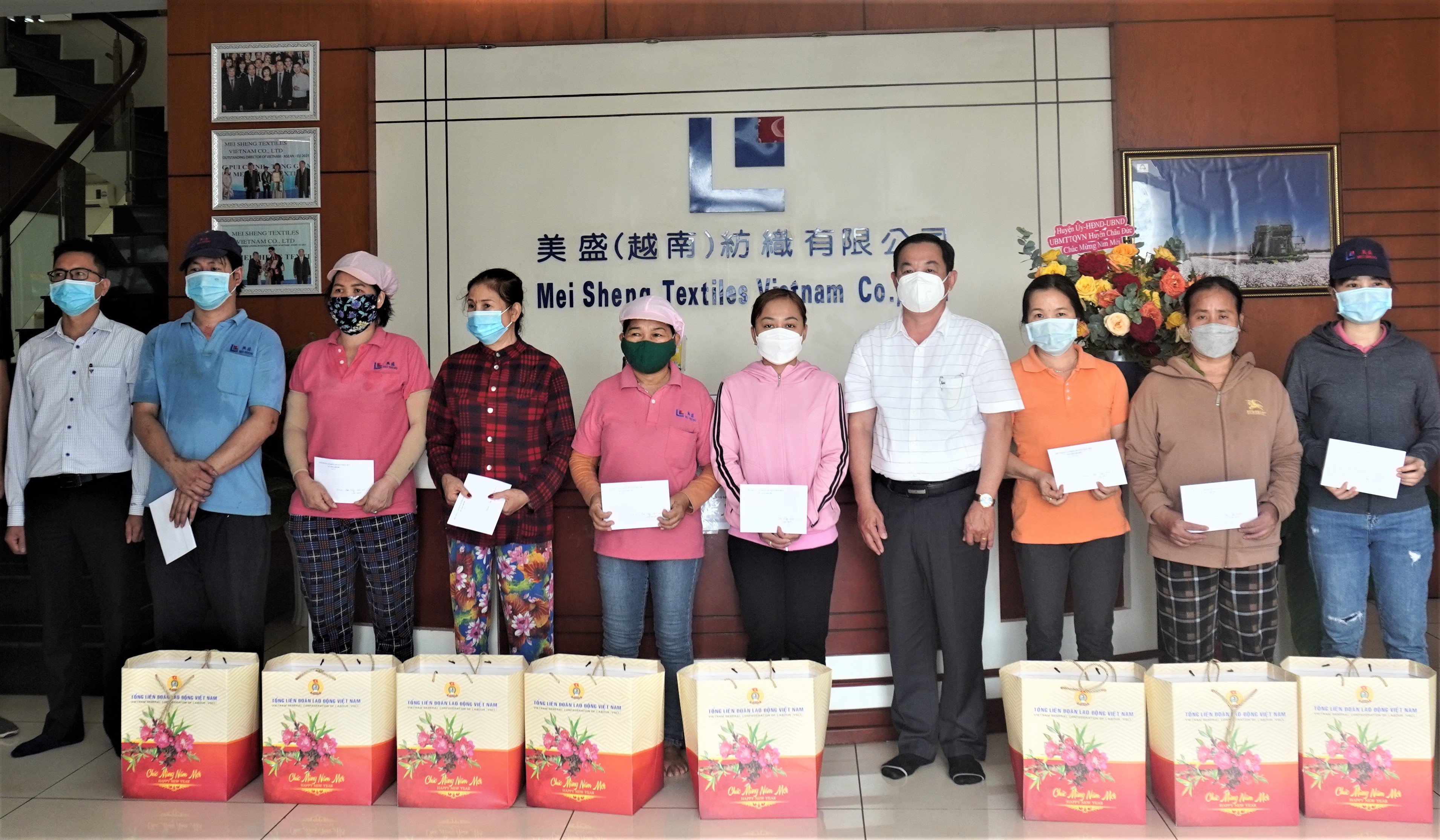 LĐLĐ tỉnh thăm, chúc Tết tại công ty TNHH Meisheng Textiles Việt Nam (TT. Ngãi Giao, huyện Châu Đức).