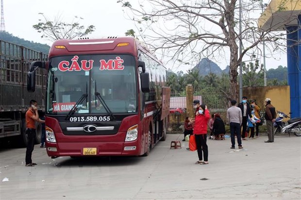 Bến xe phía Bắc, thành phố Thanh Hóa trong ngày đầu năm mới rất ít, nhiều nhà xe không thể xuất bến. Ảnh: TTXVN