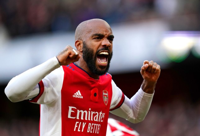 Lyon muốn tái hợp với Lacazette khi anh hết hạn hợp đồng với Arsenal.