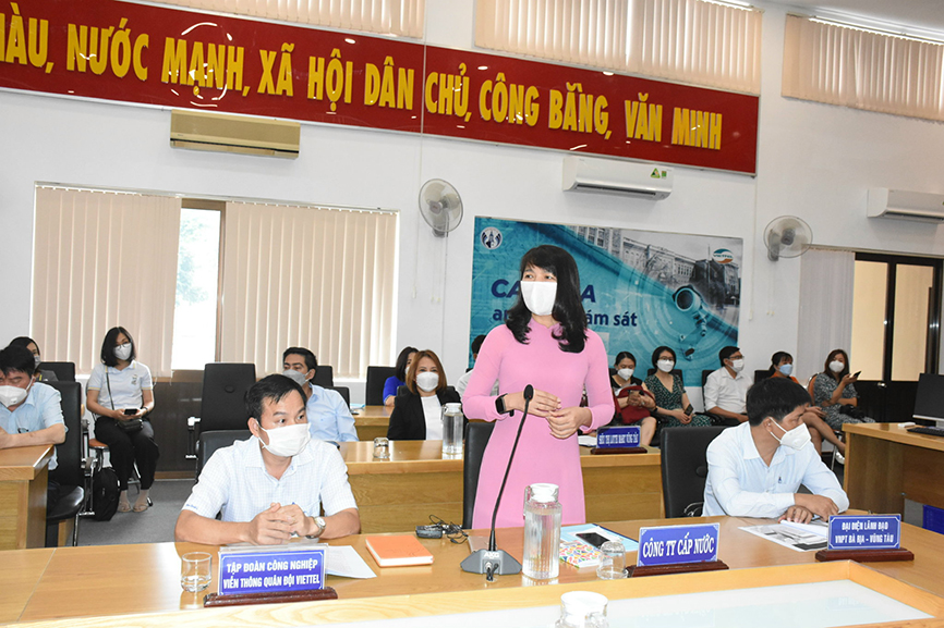 Bà Lê Minh Đức, Trưởng Phòng Dịch vụ khách hàng BWACO chia sẻ kinh nghiệm CĐS - thanh toán không dùng tiền mặt đối với lĩnh vực cấp nước.
