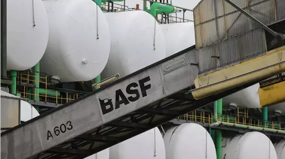 Nhà sản xuất hóa chất Đức BASF là một trong những cái tên  đầu tiên được nhắc đến khi giới quan sát điểm danh các nạn nhân của căng thẳng Nga-Ukraine.