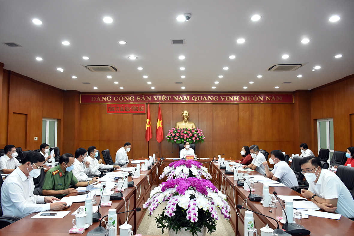 Ông Phạm Viết Thanh, Ủy viên Trung ương Đảng, Bí thư Tỉnh ủy, Chủ tịch HĐND tỉnh chủ trì cuộc họp.