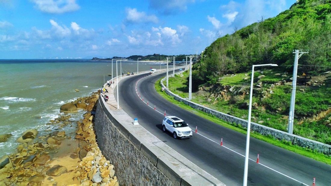 Đèo Nước Ngọt sở hữu khung cảnh thiên nhiên ngoạn mục.