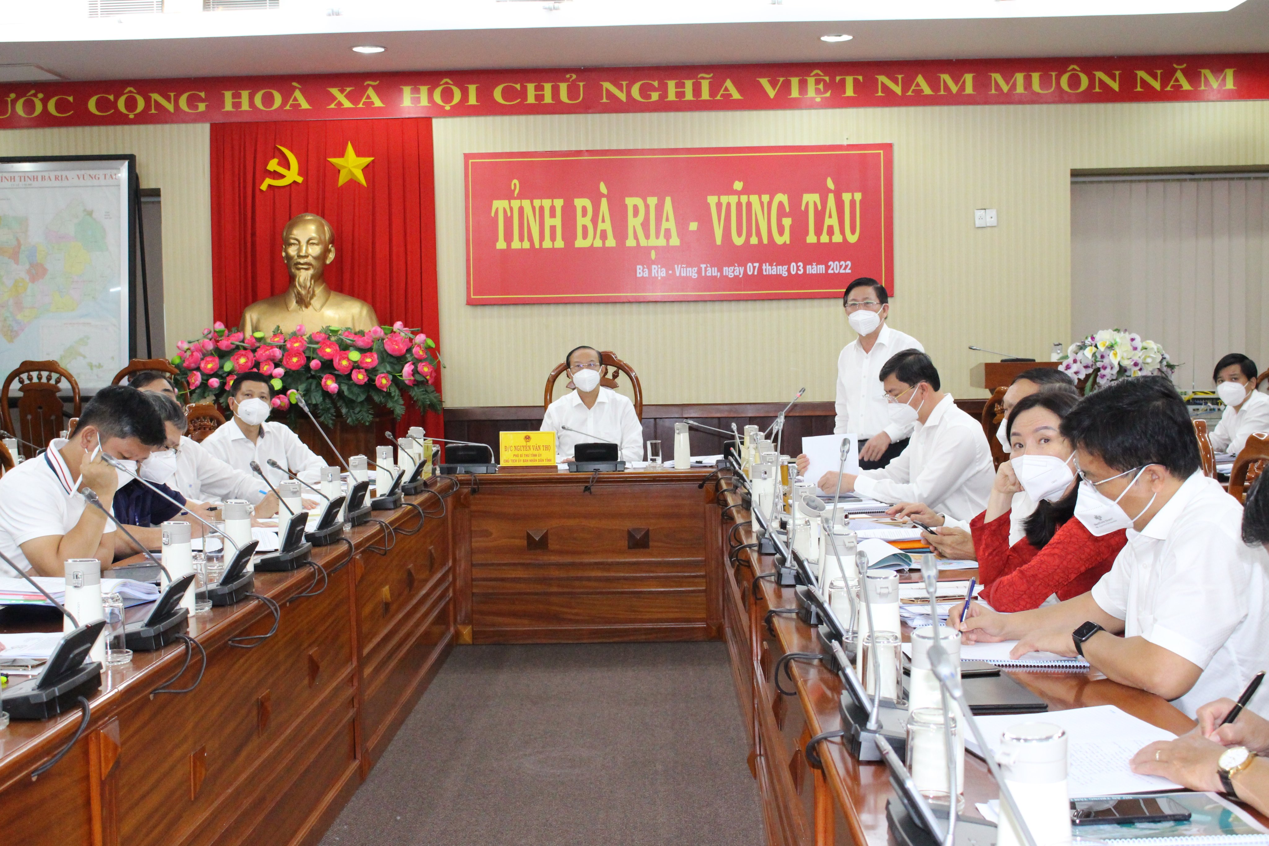 Ông Nguyễn Văn Thọ, Chủ tịch UBND tỉnh chủ trì cuộc họp.