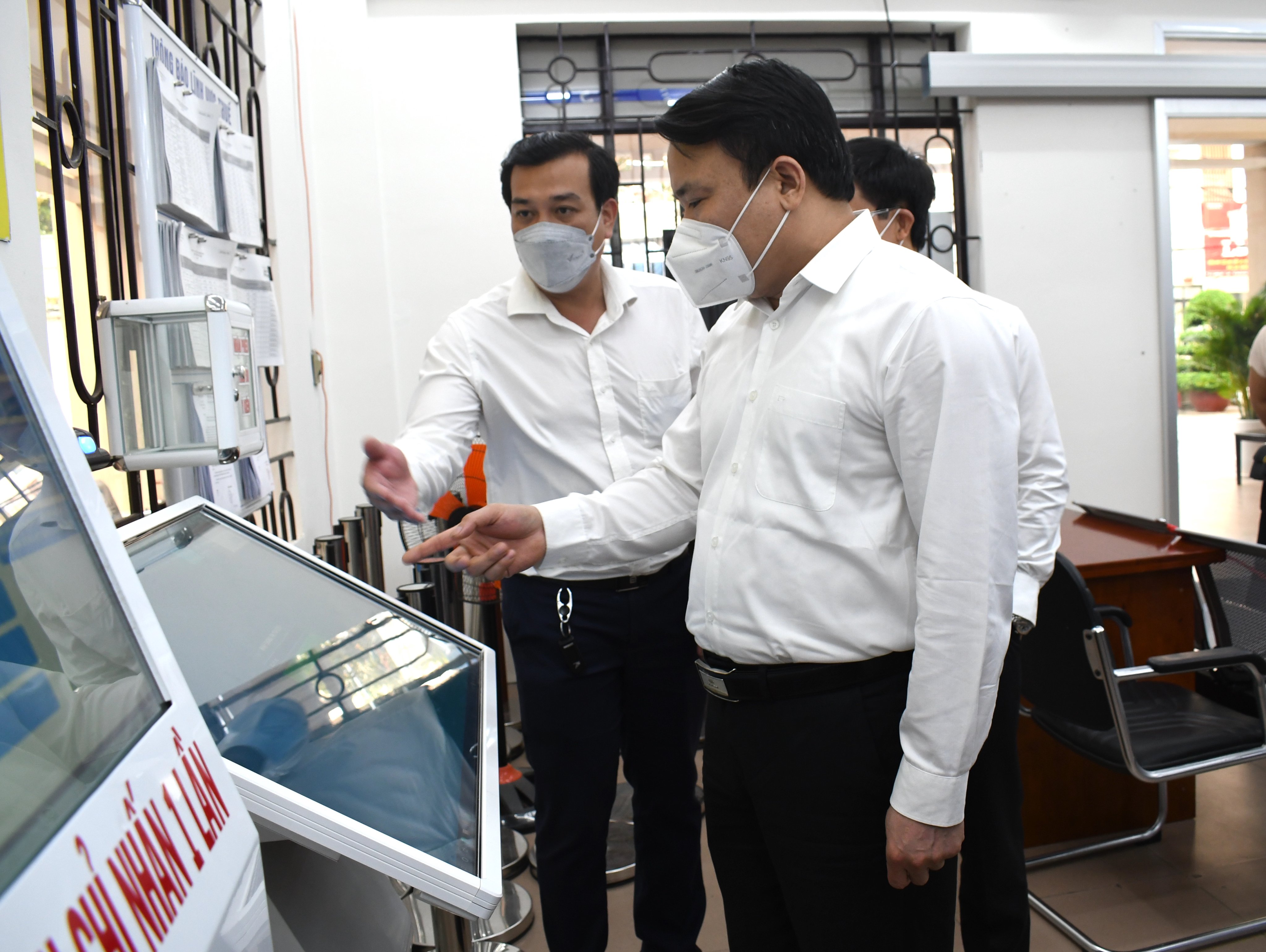Đoàn tham quan Bộ phận Tiếp nhận và trả kết quả Văn phòng HĐND và UBND TP. Vũng Tàu.