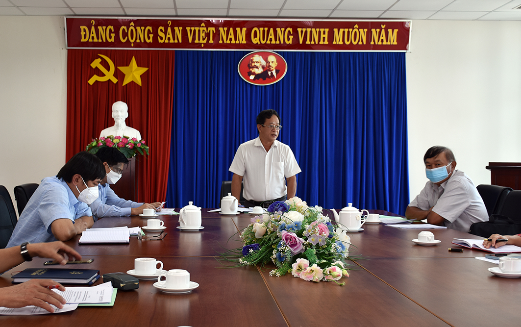 Ông Lê Văn Lâm, Phó Trưởng Ban Tuyên giáo Tỉnh ủy chủ trì hội nghị.