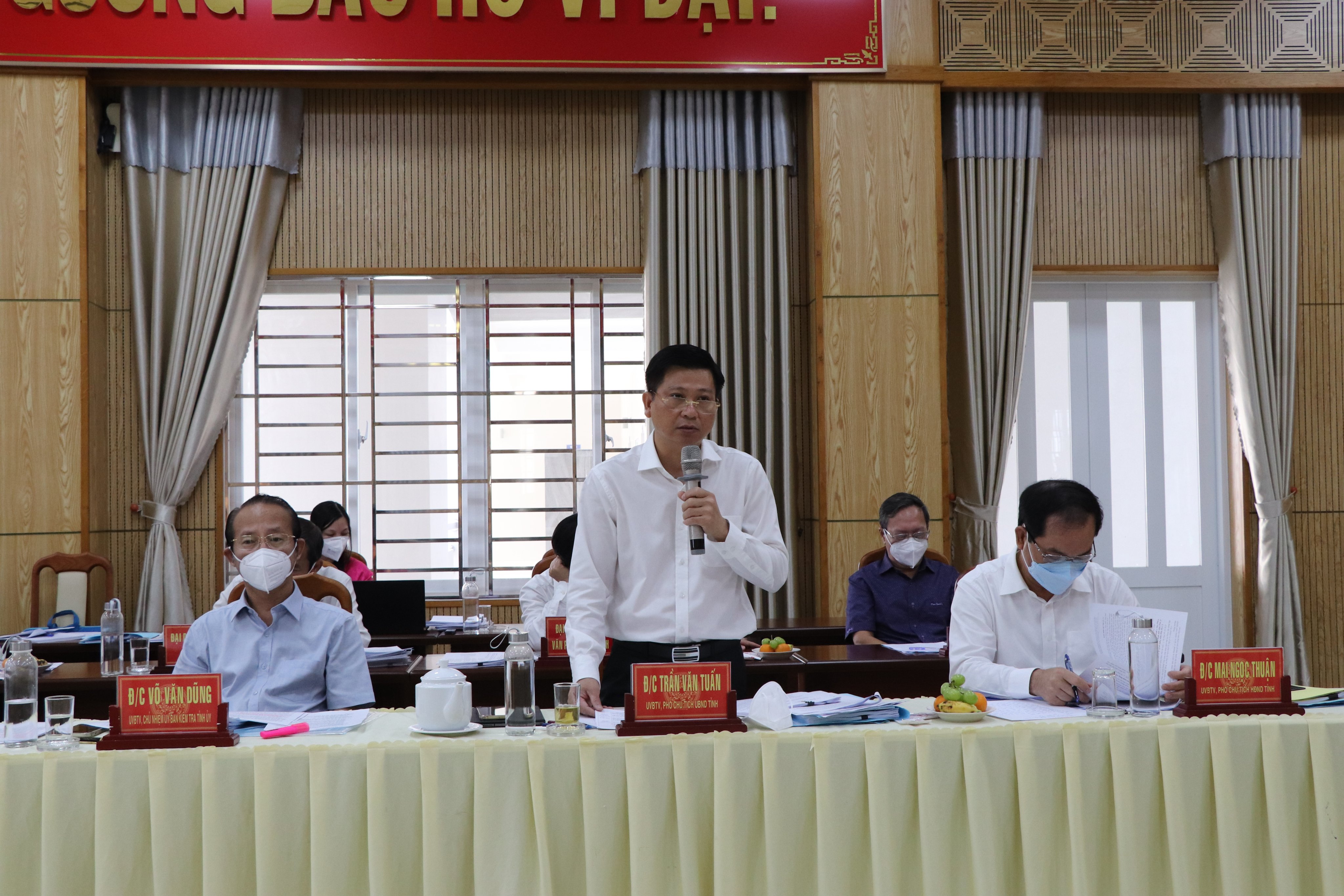 Ông Trần Văn Tuấn, Ủy viên Ban Thường vụ Tỉnh ủy, Phó Chủ tịch UBND tỉnh phát biểu tại buổi làm việc.