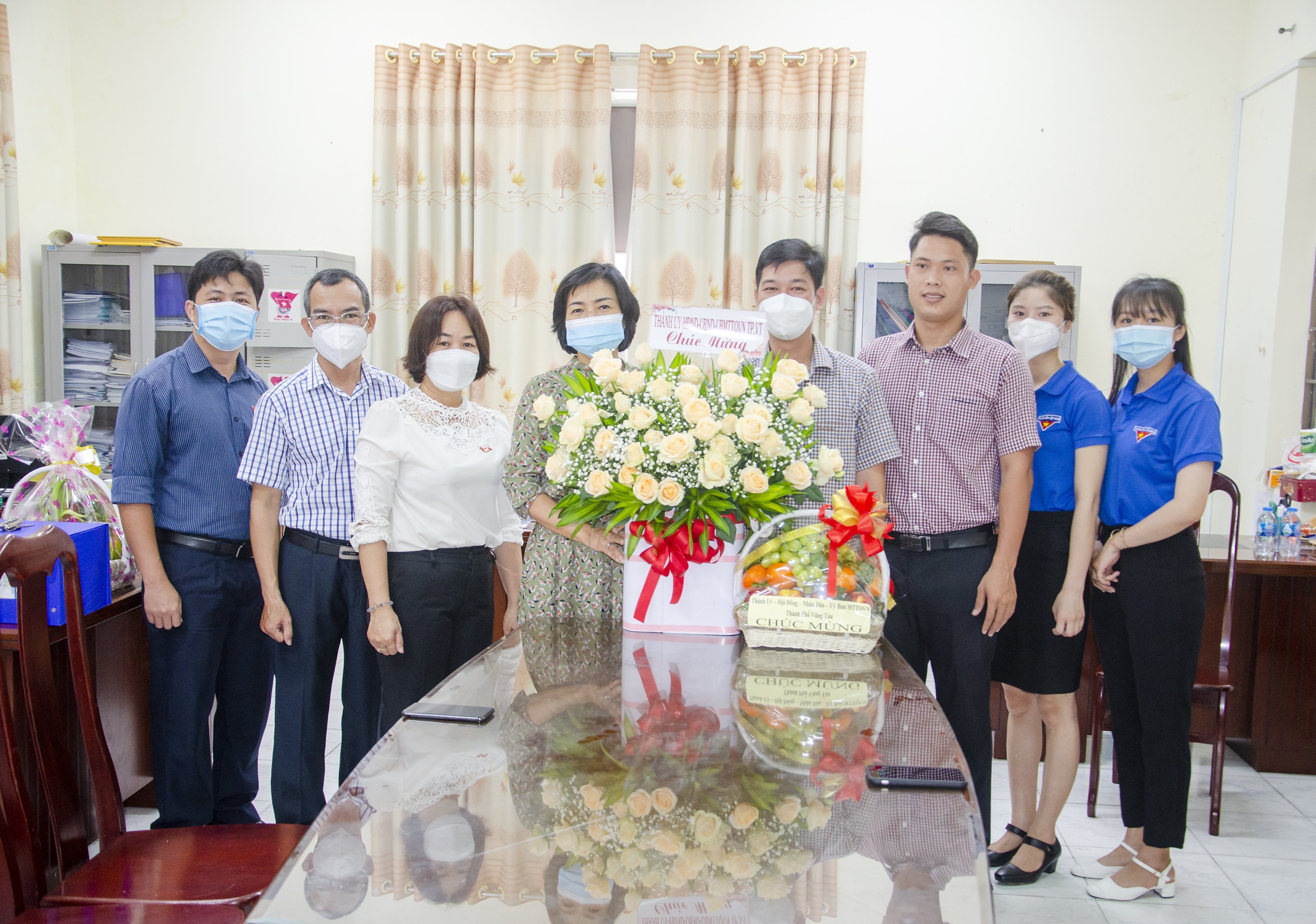 Lãnh đạo TP.Vũng Tàu tặng hoa chúc mừng Thành Đoàn nhân kỷ niệm 91 năm Ngày thành lập Đoàn TNCS Hồ Chí Minh (26/3/1931-26/3/2022).