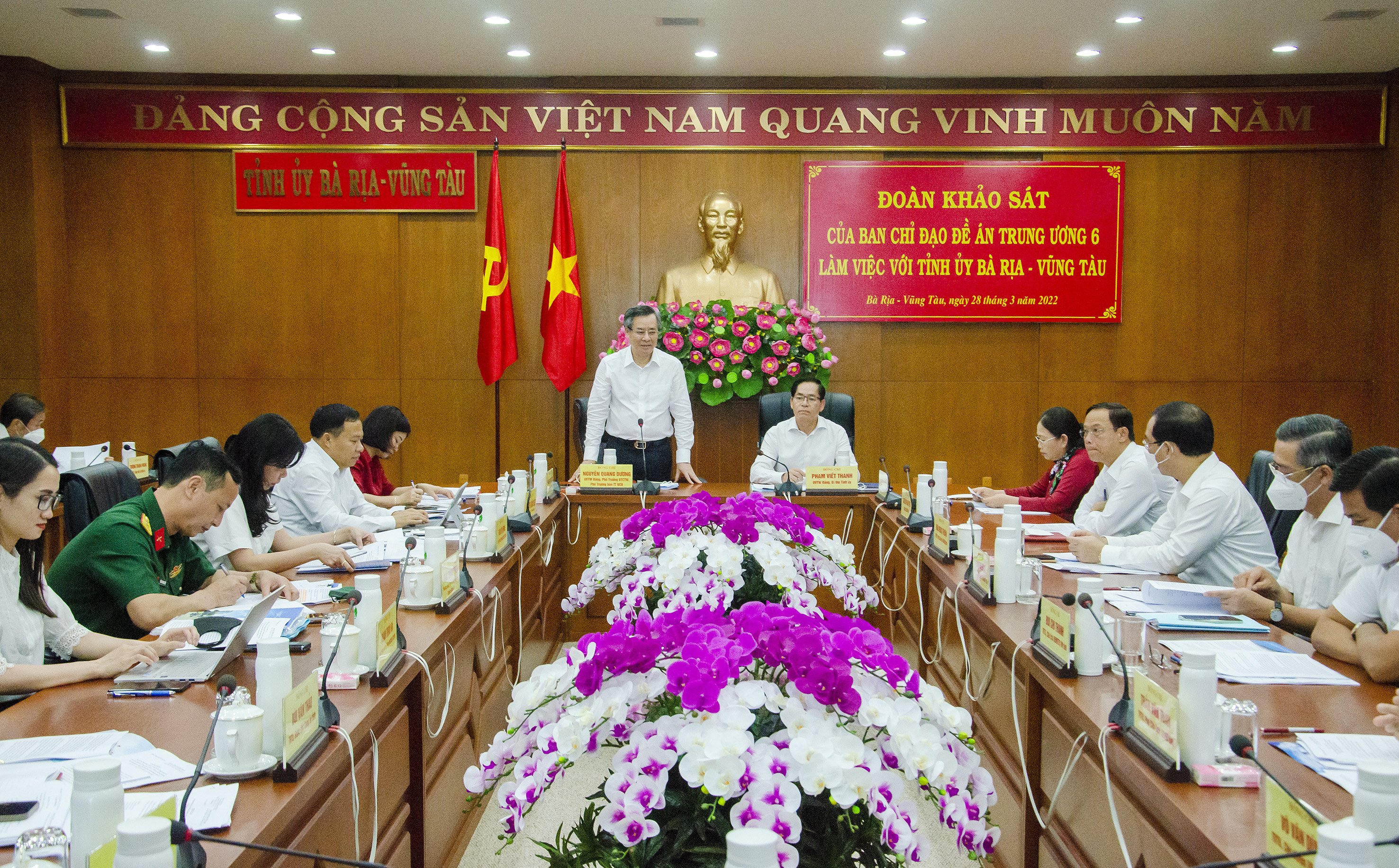 Quang cảnh buổi làm việc.