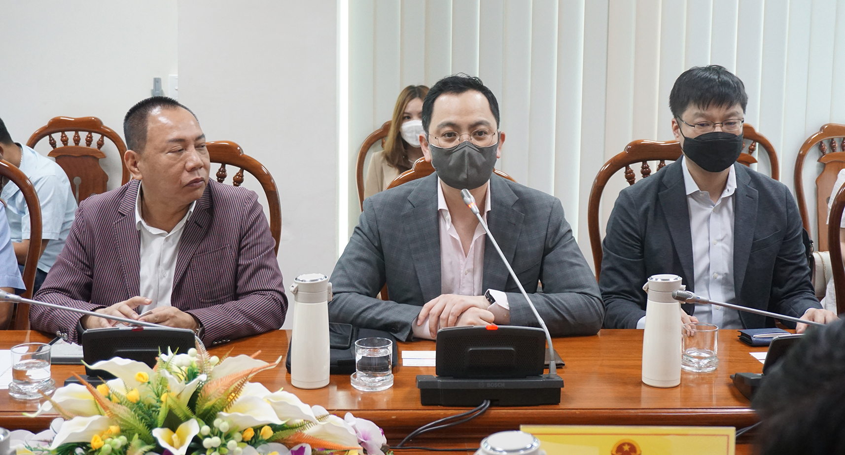 Đại diện Công ty EMP Belstar trình bày dự án kho chuỗi cung ứng lạnh làm lạnh bằng LNG.