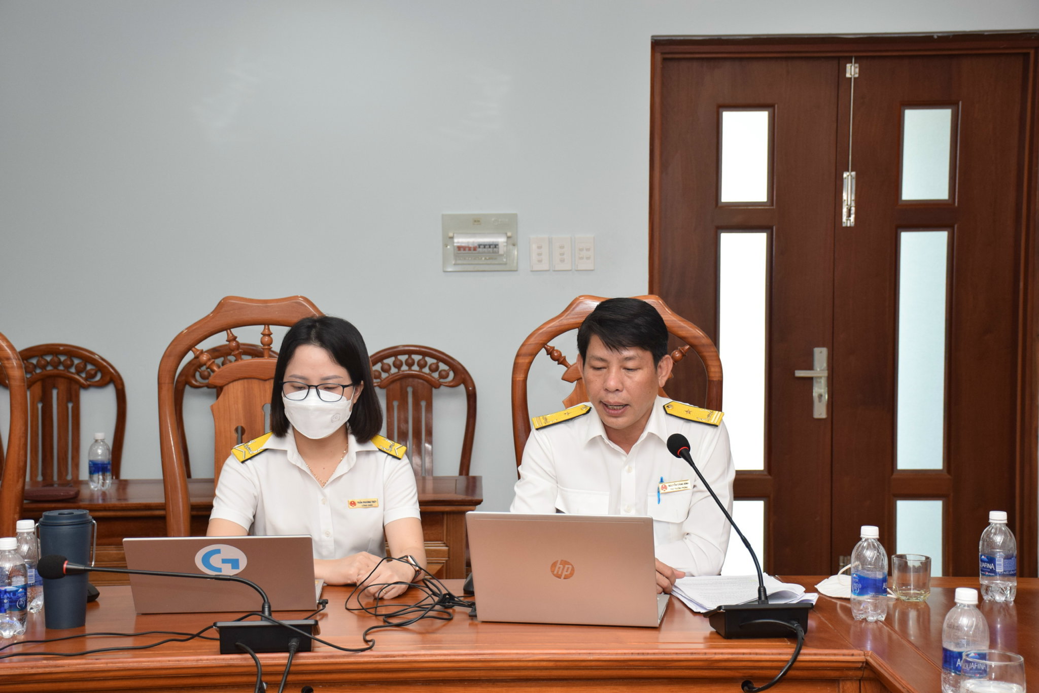 Đại diện Cục Thuế tỉnh trả lời thắc mắc NNT tại hội nghị trực tuyến tập huấn HĐĐT cho NNT ngày 28/3.