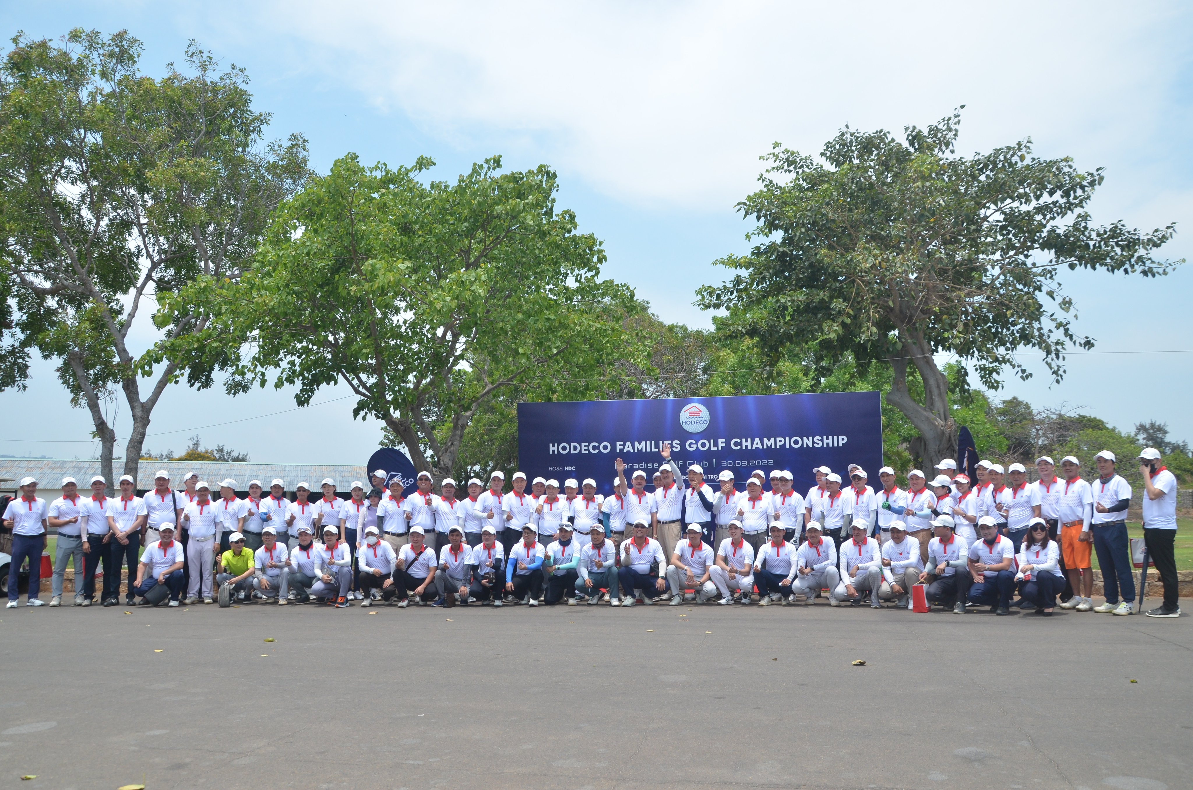 Các golfers chụp ảnh lưu niệm trước giải.