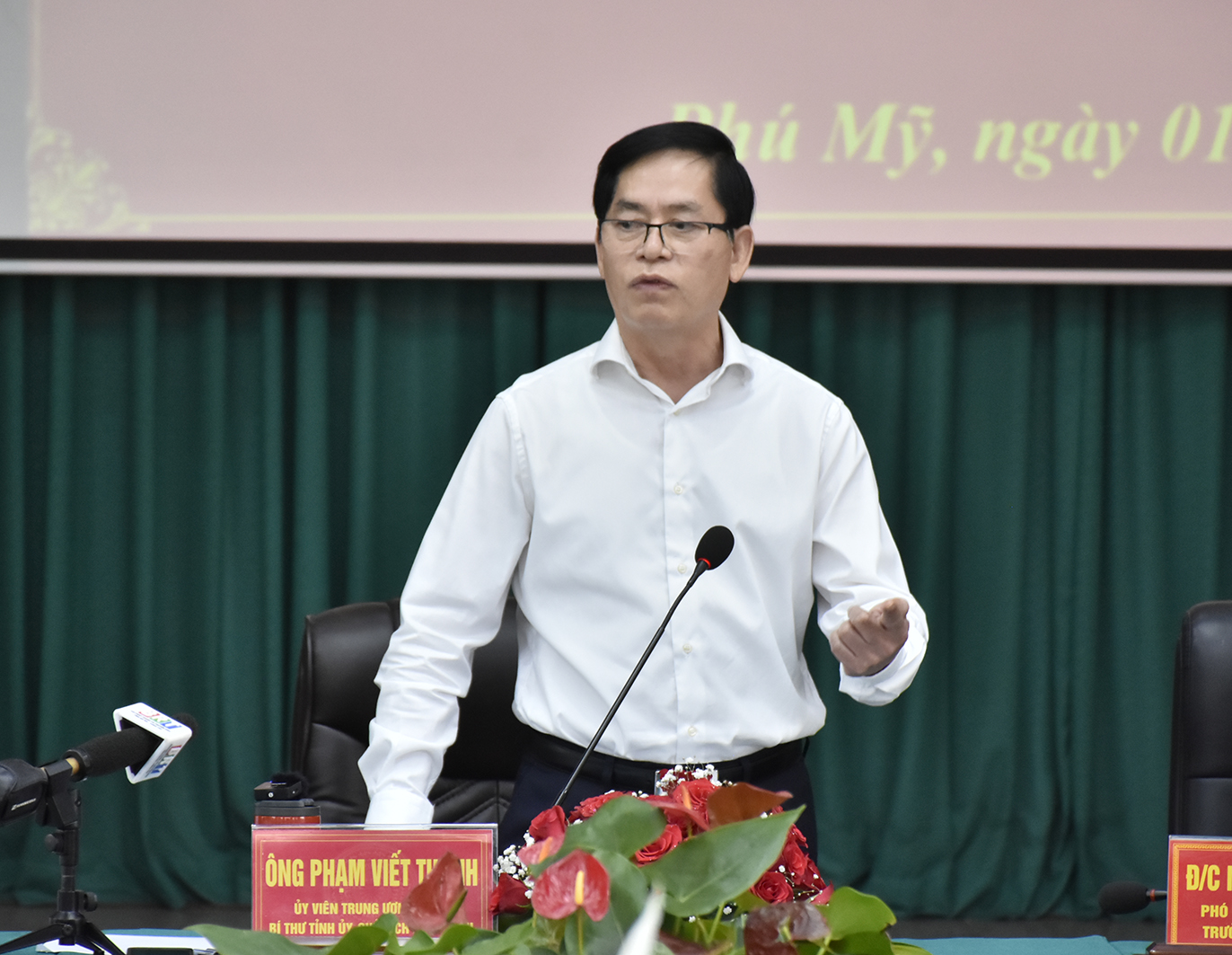Ông Phạm Viết Thanh, Ủy viên Trung ương Đảng, Bí thư Tỉnh ủy, Chủ tịch HĐND tỉnh phát biểu tại buổi làm việc.