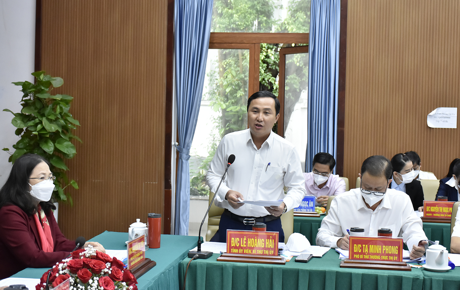 Ông Lê Hoàng Hải, Bí thư Thị ủy Phú Mỹ báo cáo với Ban Thường vụ Tỉnh ủy tình hình kinh tế-xã hội 3 tháng đầu năm trên địa bàn.