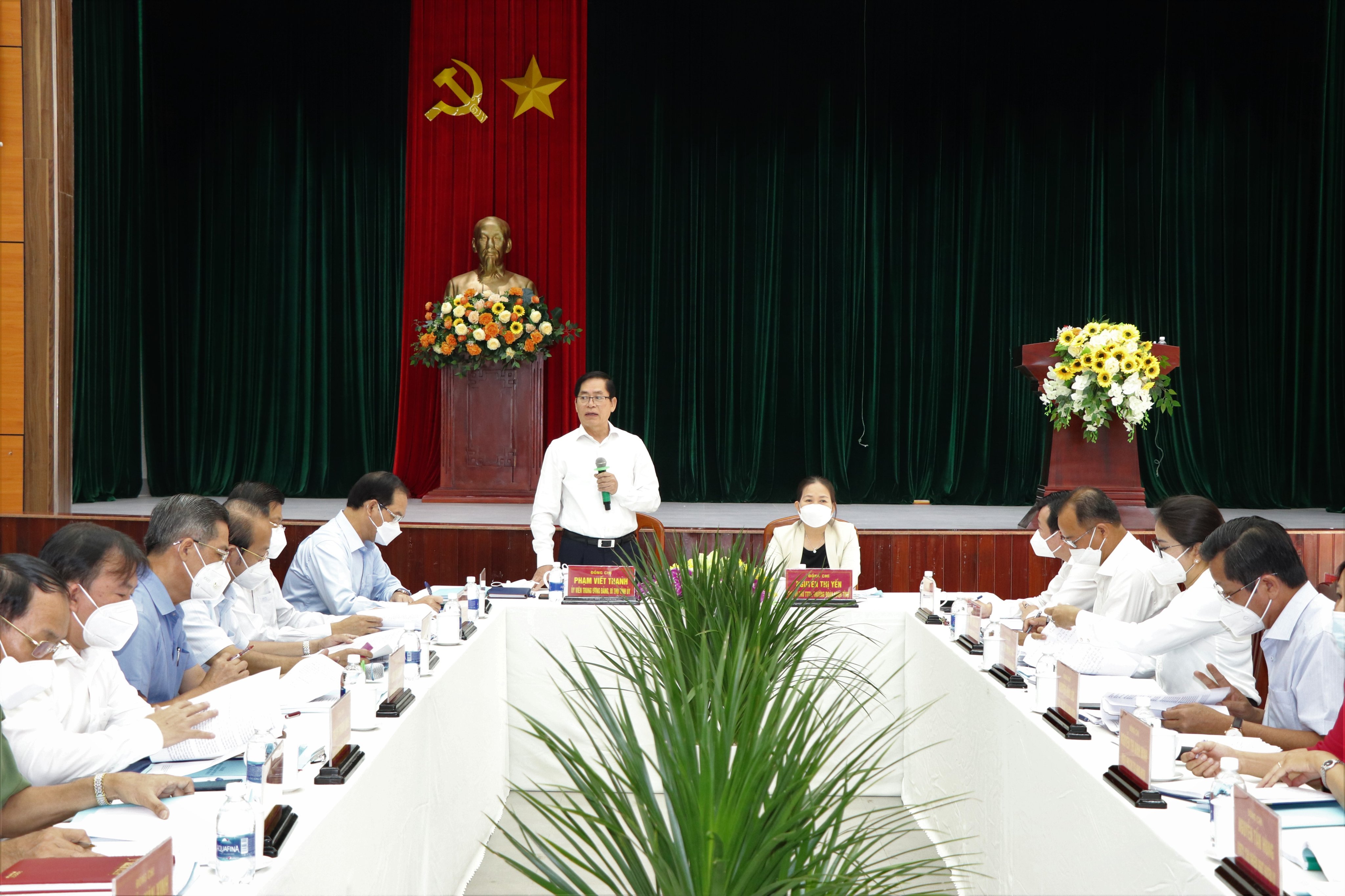 Ông Phạm Viết Thanh, Ủy viên Trung ương Đảng, Bí thư Tỉnh ủy phát biểu tại buổi làm việc.