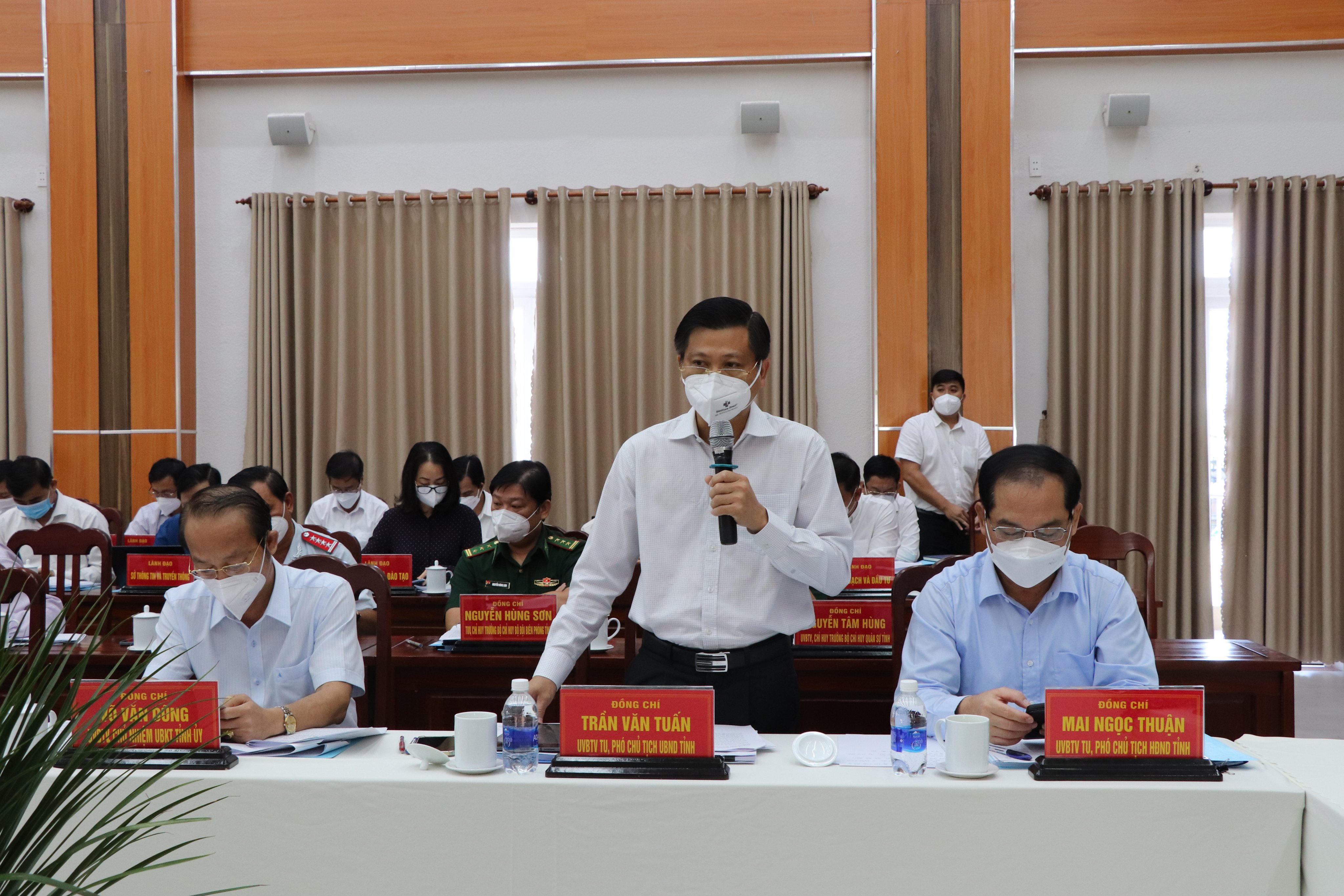 Ông Trần Văn Tuấn, Ủy viên Ban Thường vụ Tỉnh ủy, Phó Chủ tịch UBND tỉnh phát biểu tại buổi làm việc.
