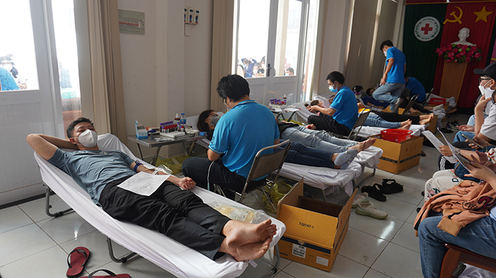 Người dân Vũng Tàu tham gia hiến máu tình nguyện.