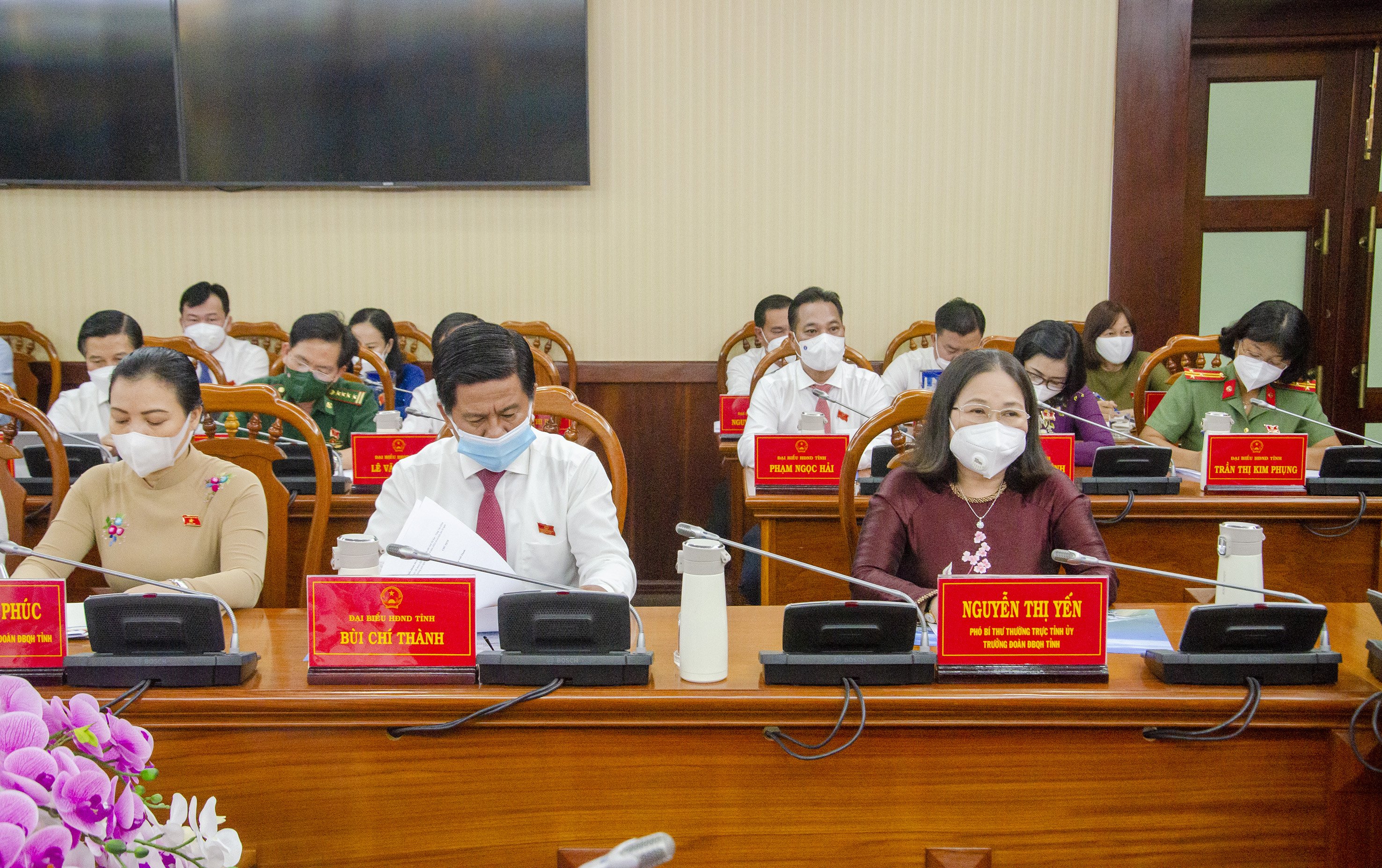 Bà Nguyễn Thị Yến, Phó Bí thư Thường trực Tỉnh ủy, Trưởng Đoàn đại biểu Quốc hội tỉnh, cùng các đại biểu HĐND tỉnh tham dự Kỳ họp.
