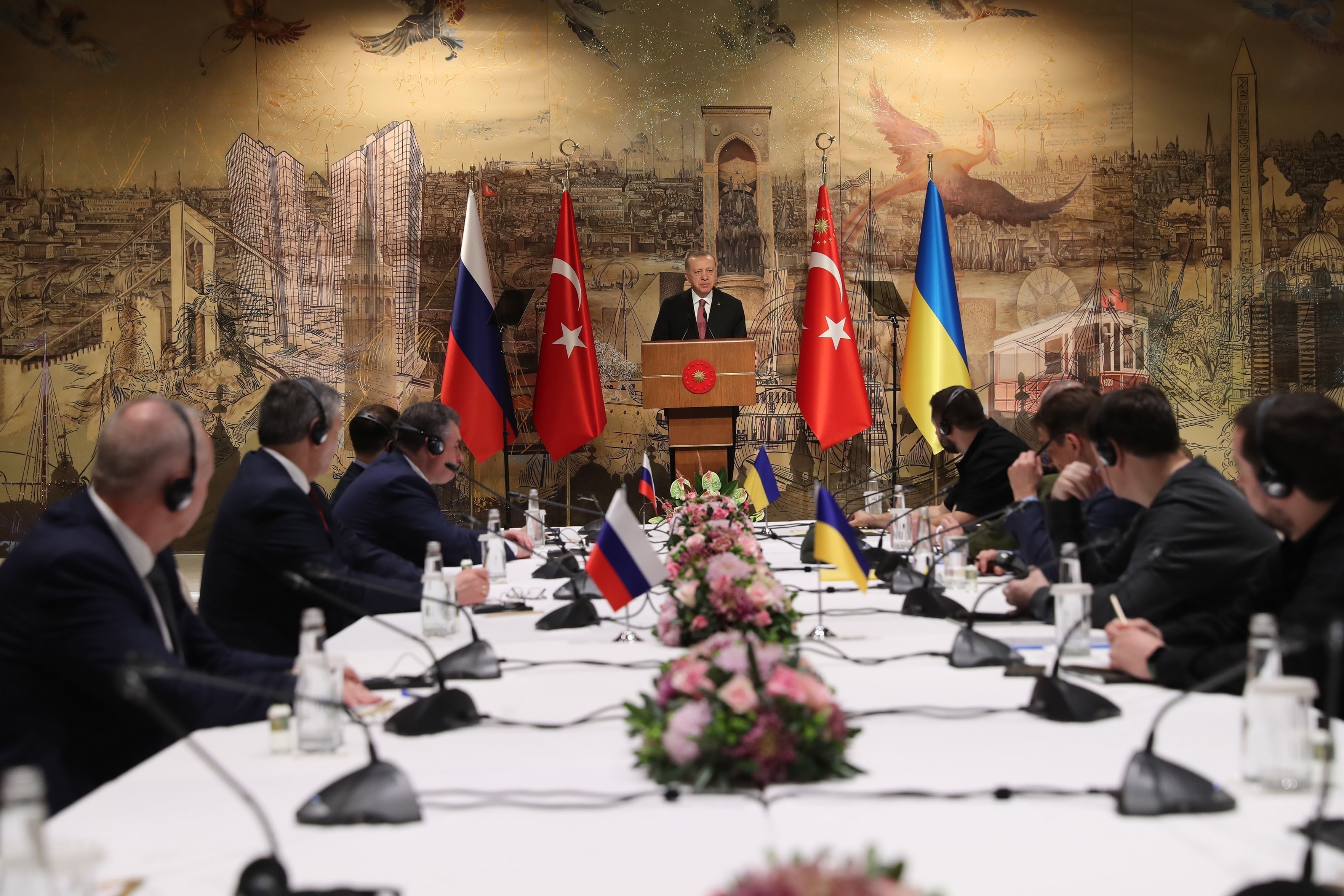 Phái đoàn Nga và Ukraine tiến hành đàm phán tại TP.Istanbul, Thổ Nhĩ Kỳ ngày 29/3/2022.