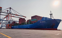 Tàu MH Green-ZXB cập cảng TCTT chiều 13/4.