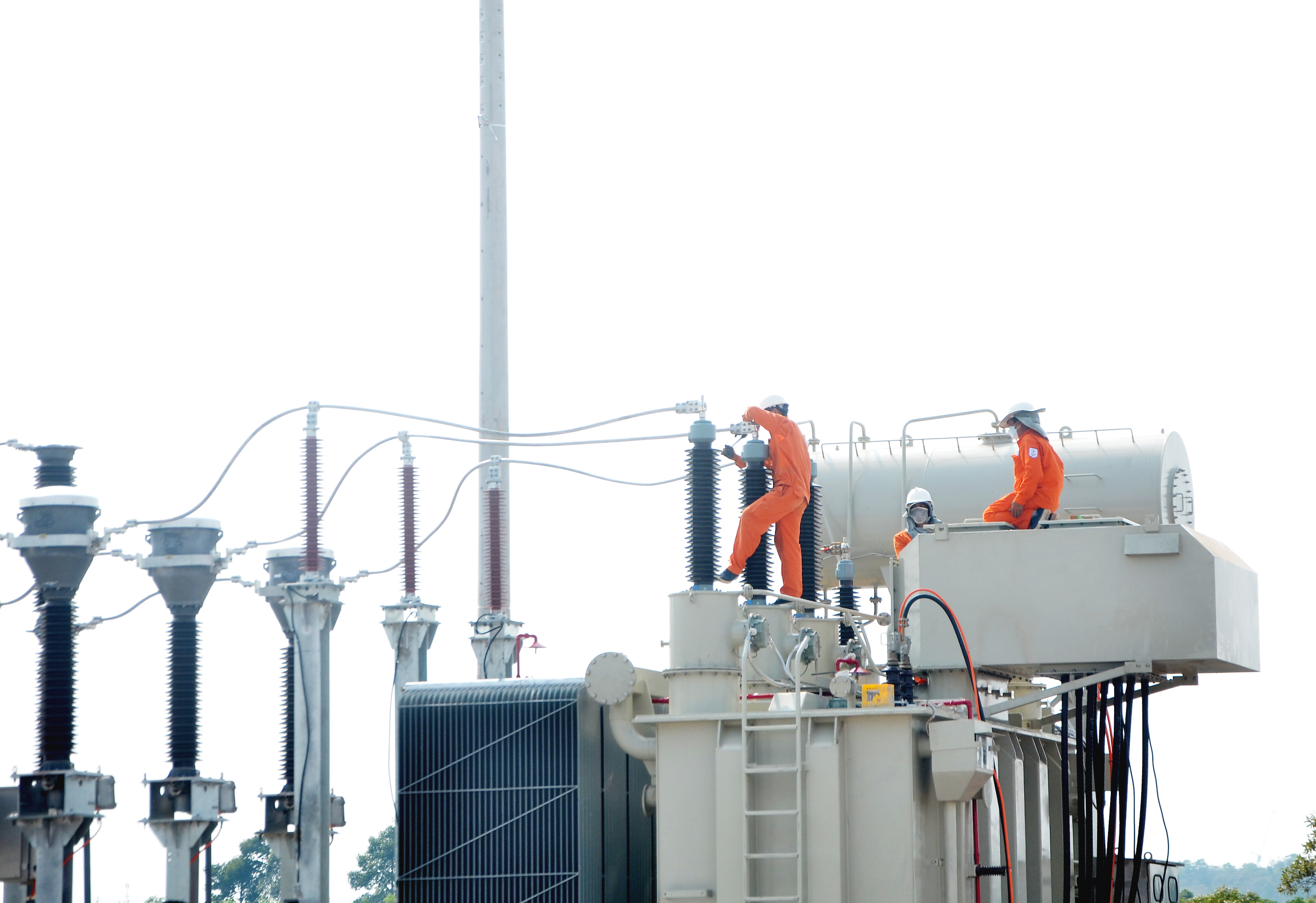 Trạm 110kV Long Sơn được đưa vào vận hành giúp bảo đảm phụ tải cho khu lọc dầu Long Sơn, cấp điện cho xã Long Sơn, cũng như phát triển kinh tế xã hội của tỉnh.