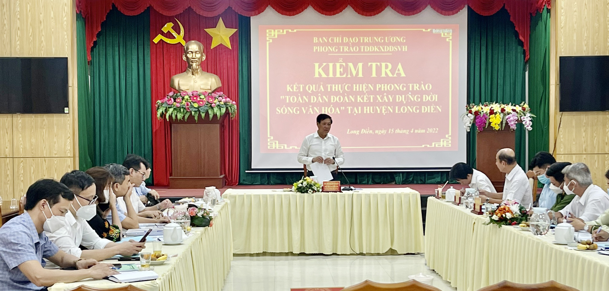 Thứ trưởng Bộ Y tế Đỗ Xuân Tuyên phát biểu tại buổi kiểm tra tại huyện Long Điền. Ảnh: NGUYỄN TUYỀN