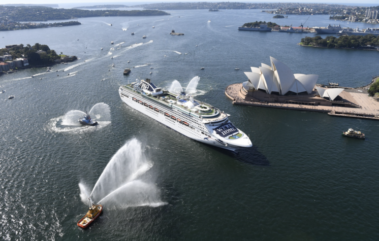 Du thuyền Pacific Explorer cập cảng Sydney của Australia.
