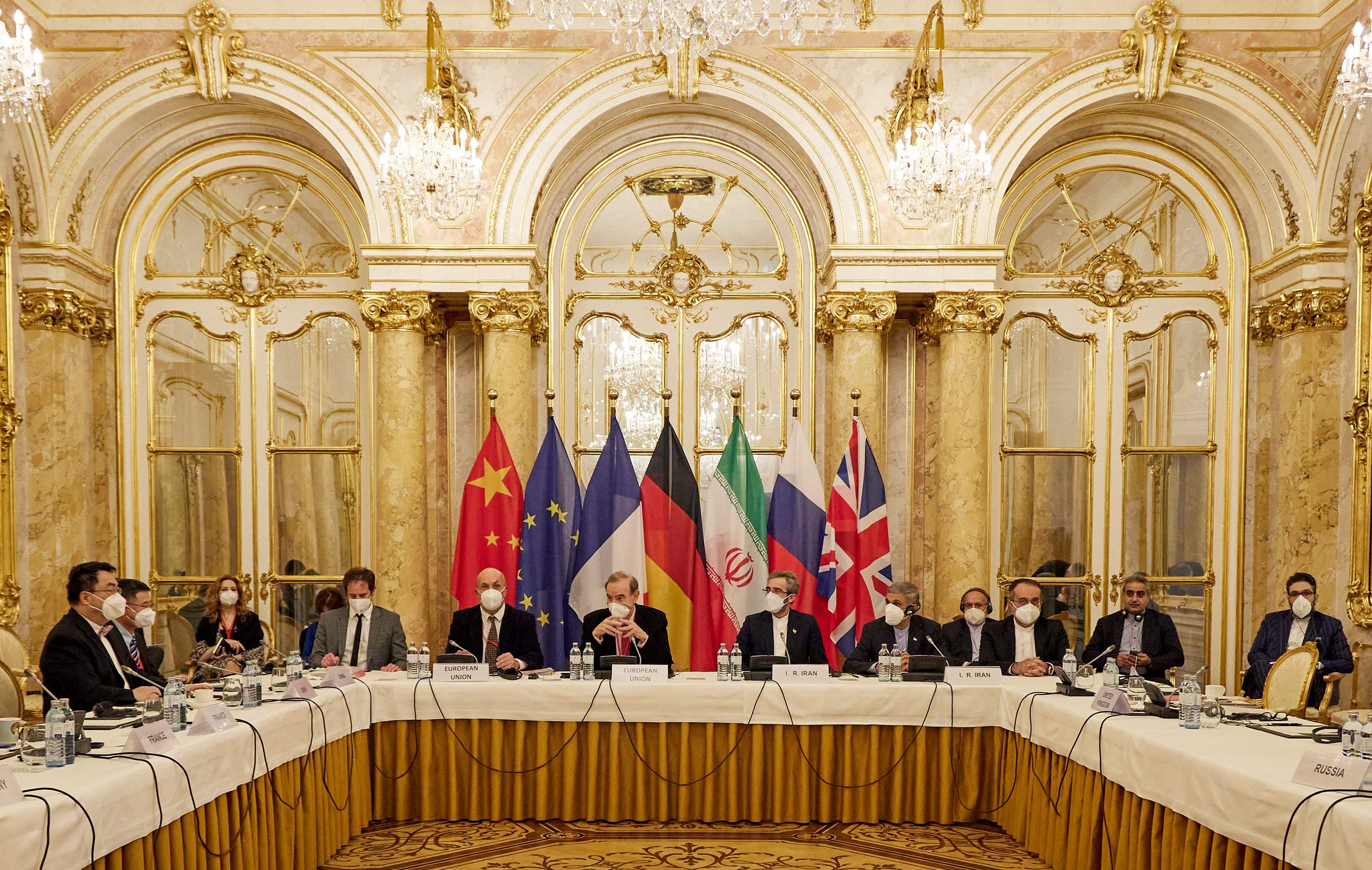 Các đại biểu tại vòng đàm phán khôi phục thỏa thuận hạt nhân Iran ở Vienna, Áo.
