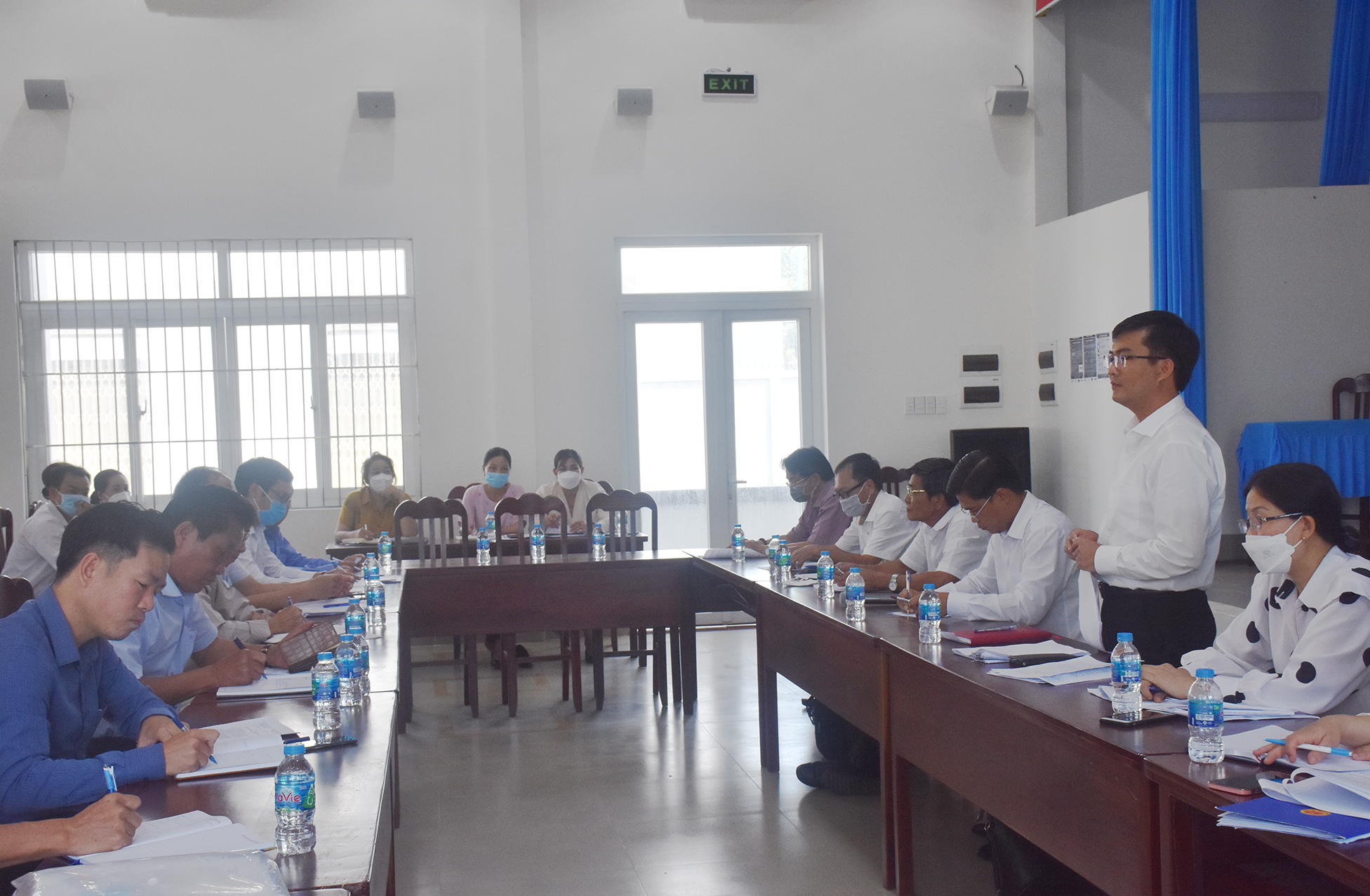 Quang cảnh buổi làm việc.