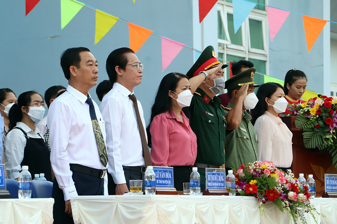 Lãnh đạo Sở VH-TT và huyện Đất Đỏ tham dự lễ khai mạc.