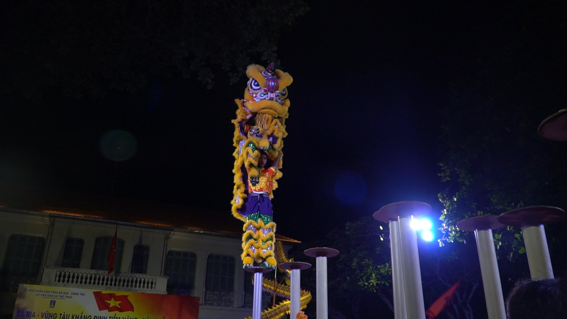 Màn mai hoa thung khiến khán giả hồi hộp, lo lắng.