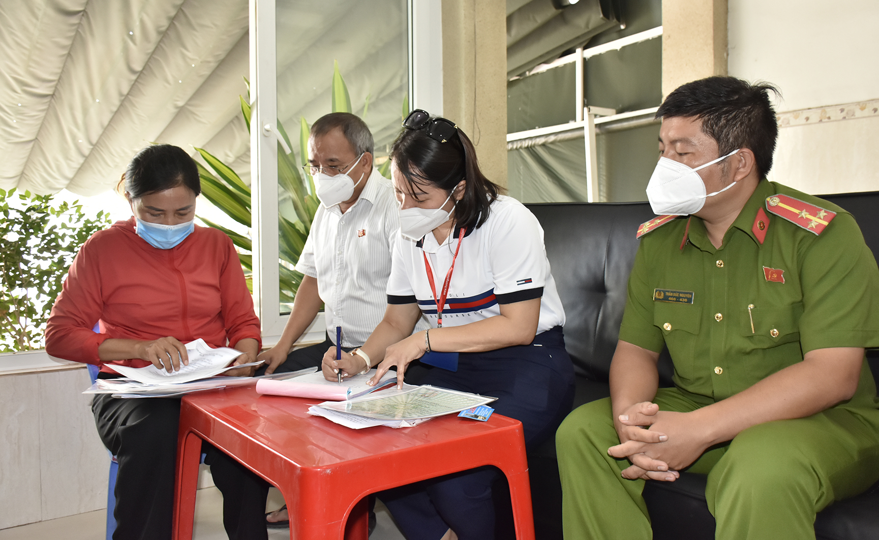 Đoàn kiểm tra liên ngành Du lịch và dịch vụ TP. Vũng Tàu làm việc với đại diện khách sạn Láska.  
