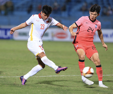 Văn Tùng (trái) đang khát khao thể hiện mình tại SEA Games 31.