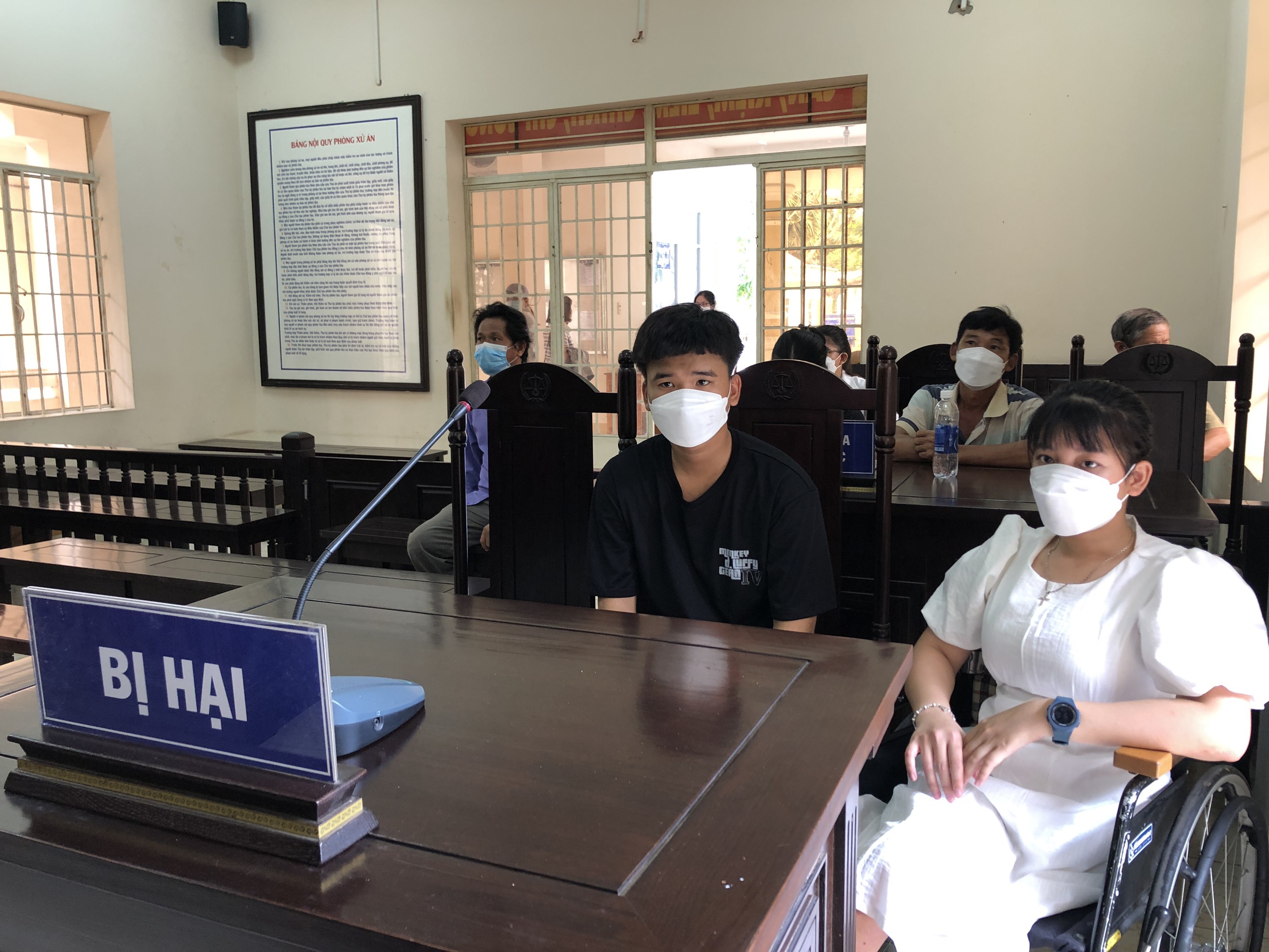 Bị hại Trần Thị Hồng tại phiên xét xử sơ thẩm.