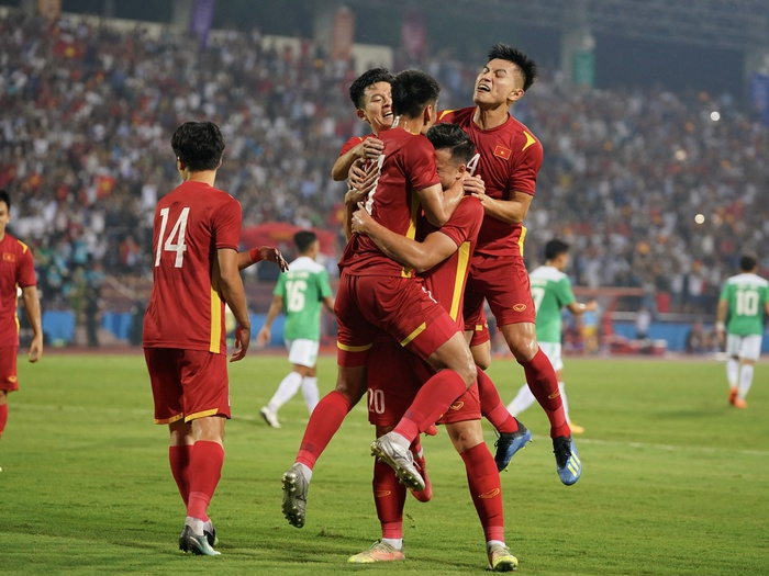 Niềm vui của cầu thủ U23 Việt Nam khi giành chiến thắng trước U23 Indonesia. Ảnh: TNO.